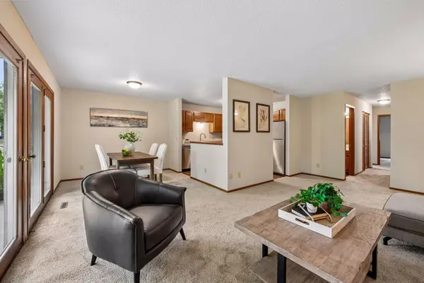 15275 Lesley LN, Eden Prairie, MN 55346