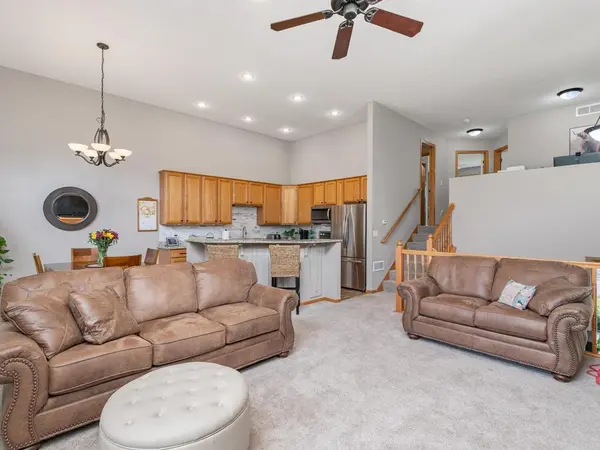 2955 Wyndam CT, Shakopee, MN 55379