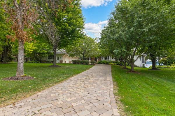 3672 Landings DR, Chanhassen, MN 55331