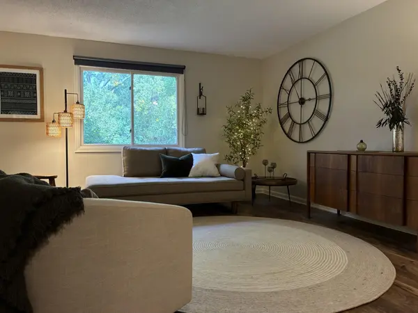 997 Heritage CT E, Vadnais Heights, MN 55127