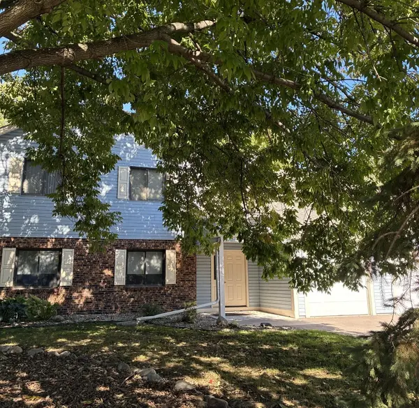 997 Heritage CT E, Vadnais Heights, MN 55127