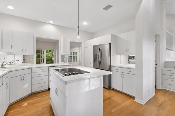 145 Edgewood CT, Wayzata, MN 55391