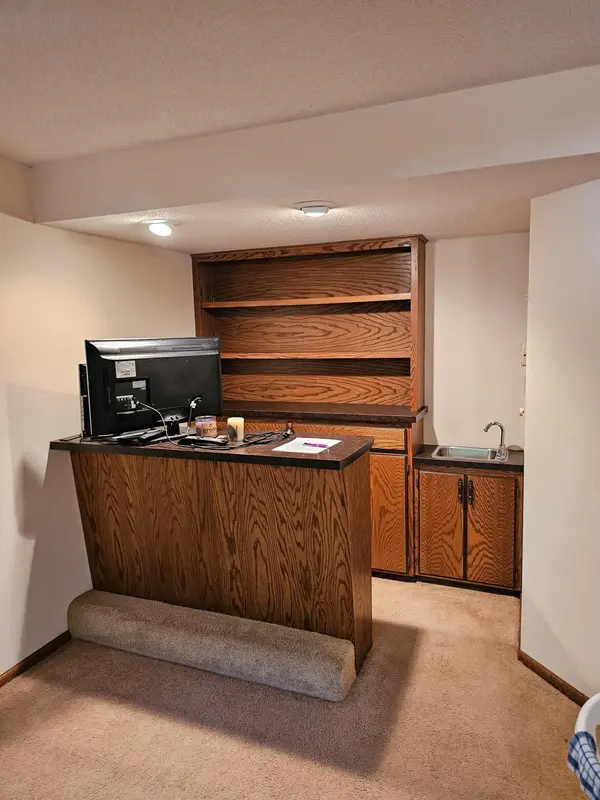 1928 Linda LN, Saint Cloud, MN 56301