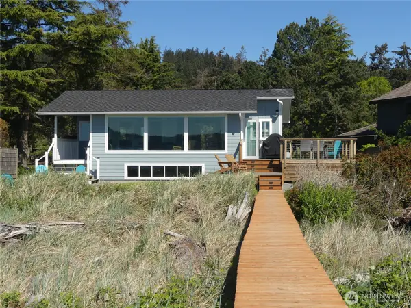 1818 Lola Beach Lane, Oak Harbor, WA 98277