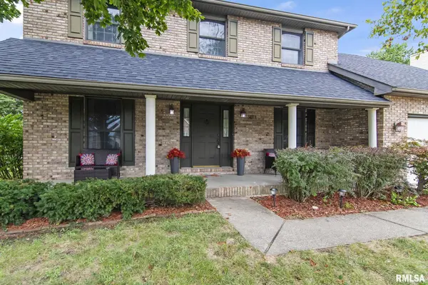 3012 Red Bud LN, Springfield, IL 62712