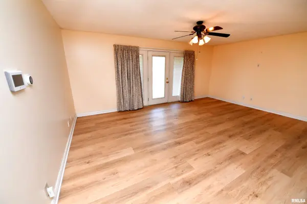 417 W MONROE ST, Metamora, IL 61548