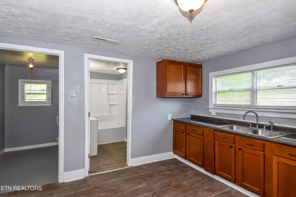 1215 Delaware Ave, Knoxville, TN 37921