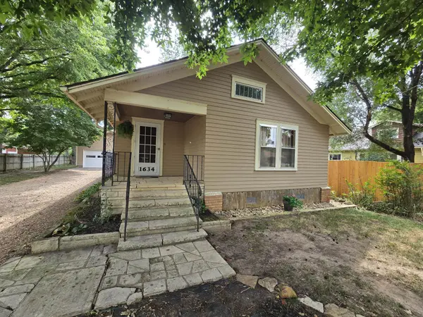 1634 John St.,  Winfield,  KS 67156