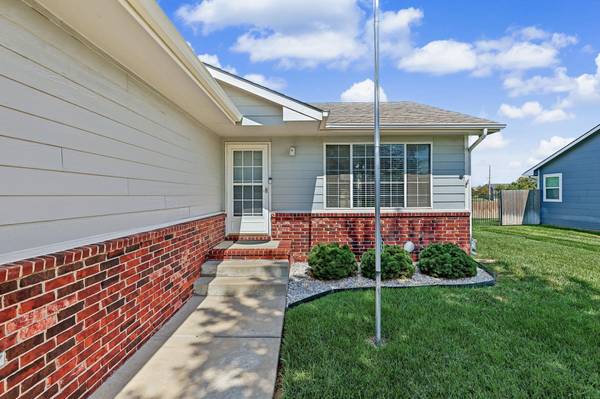 1914 Summerwood St, Goddard, KS 67052