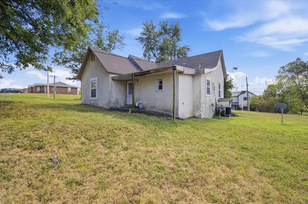 616 E Commercial ST, Mansfield, MO 65704
