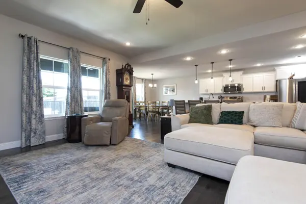813 E Brewer AVE, Nixa, MO 65714