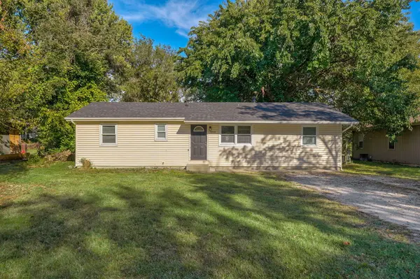 1934 N Yates AVE, Springfield, MO 65803