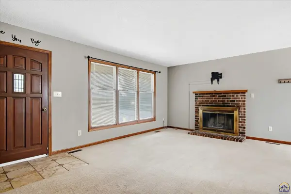 4401 NW 46th ST, Topeka, KS 66618