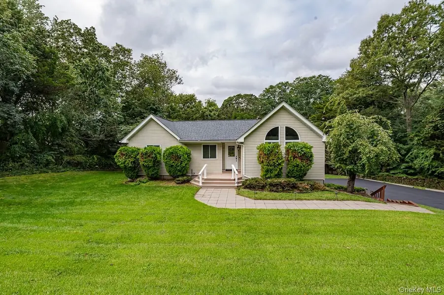 68 Chestnut ST, Mount Sinai, NY 11766