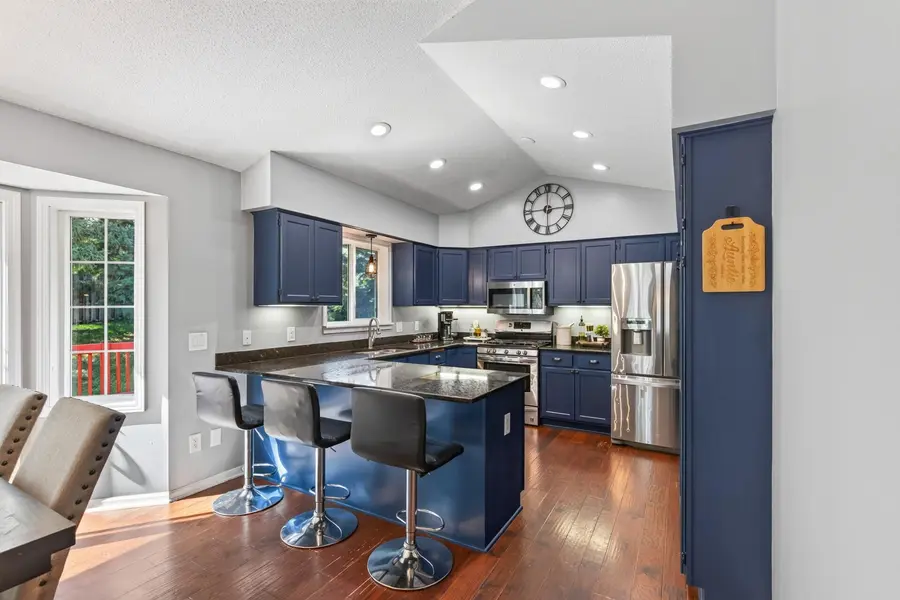 16025 Grove TRL, Lakeville, MN 55044