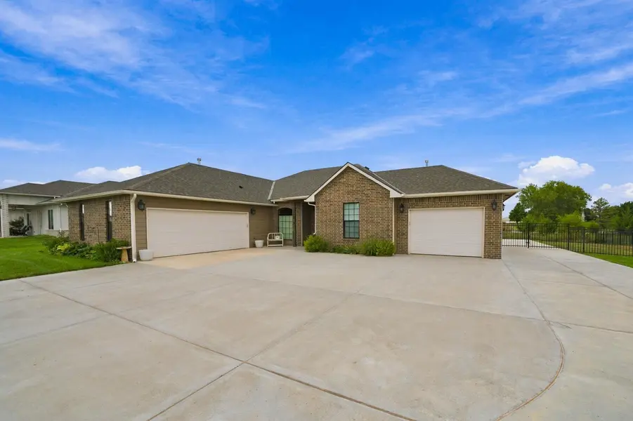 1509 E Elk Ridge, Goddard, KS 67052