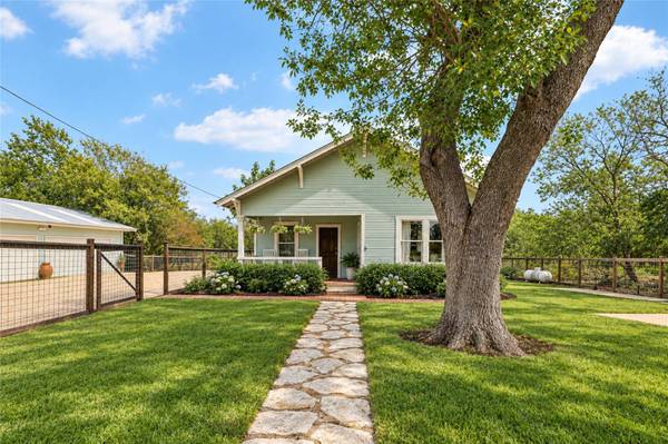 372 Old Lockhart RD, Lockhart, TX 78644