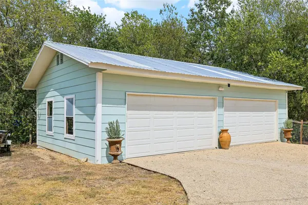 372 Old Lockhart RD, Lockhart, TX 78644