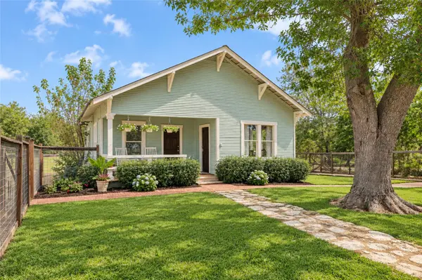 372 Old Lockhart RD, Lockhart, TX 78644