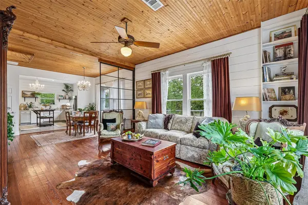 372 Old Lockhart RD, Lockhart, TX 78644