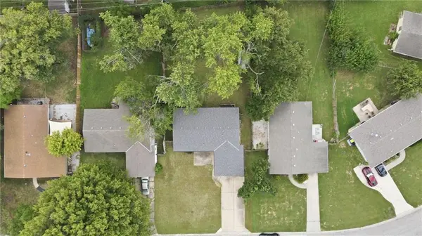 11917 W 91st TER, Lenexa, KS 66215