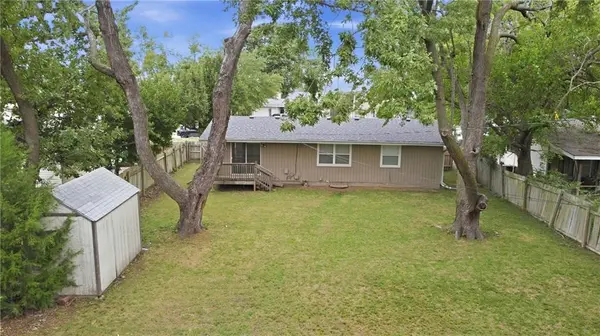 11917 W 91st TER, Lenexa, KS 66215