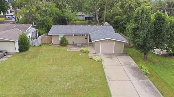 11917 W 91st TER, Lenexa, KS 66215