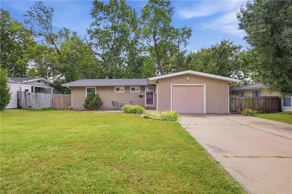 11917 W 91st TER, Lenexa, KS 66215