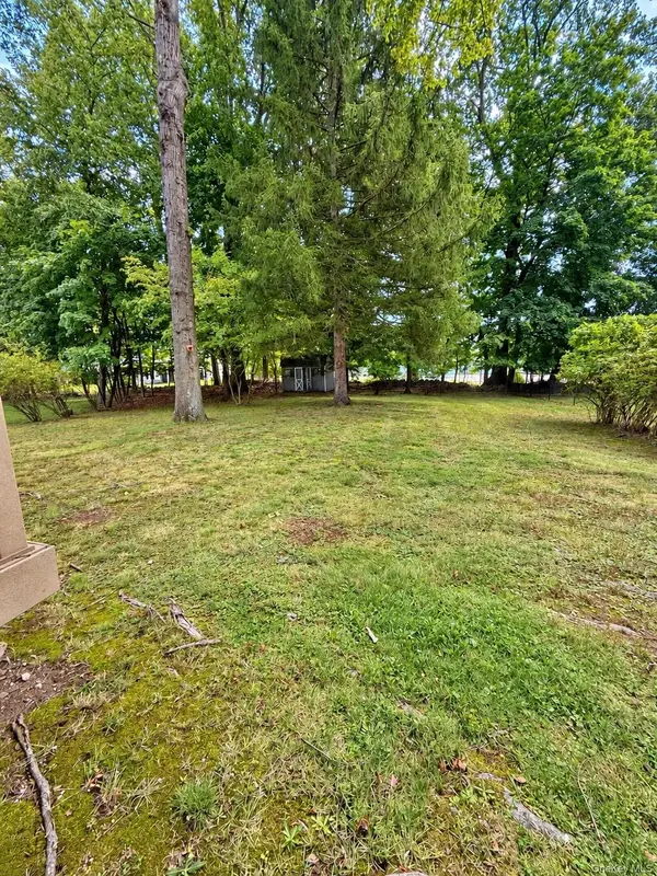 330 Holt DR, Pearl River, NY 10965
