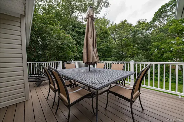 68 Chestnut ST, Mount Sinai, NY 11766