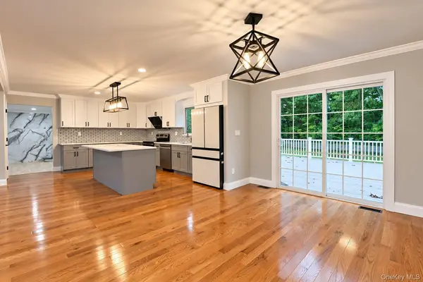 140 Seaman Neck RD, Dix Hills, NY 11746
