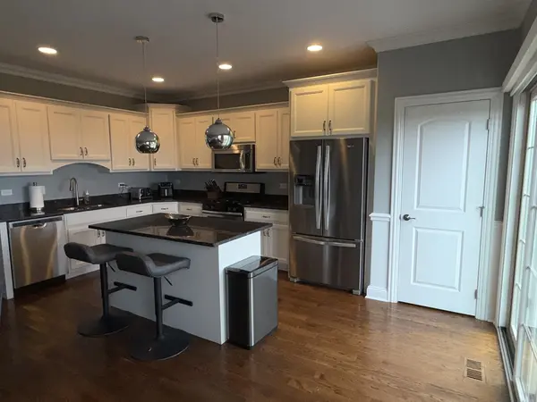 17942 Fountain CIR, Orland Park, IL 60467