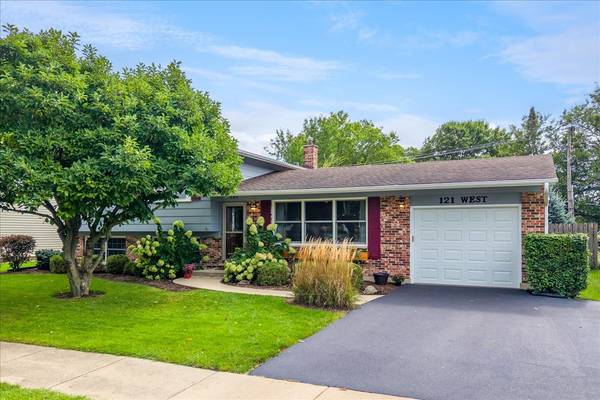 121 W Suffield DR, Arlington Heights, IL 60004