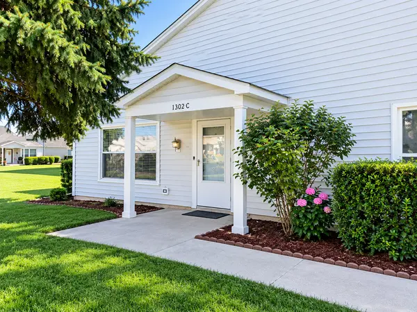 1302 S Glen CIR #C, Aurora, IL 60506
