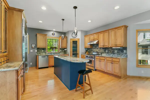 5974 Mallard Ponds DR, White Bear Lake, MN 55110