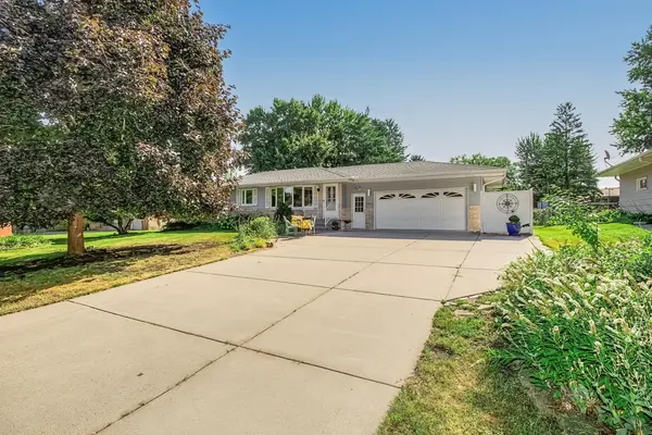 2842 Marion ST, Roseville, MN 55113