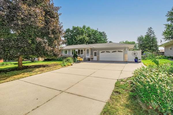 2842 Marion ST, Roseville, MN 55113