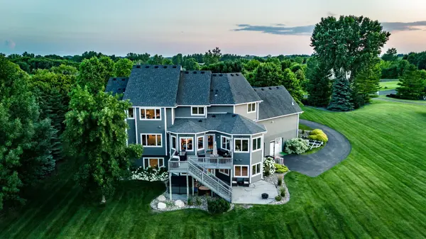 596 Hahn DR, Shakopee, MN 55379