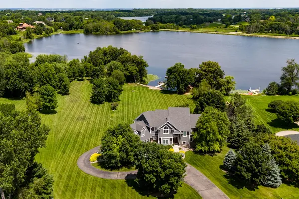 596 Hahn DR, Shakopee, MN 55379