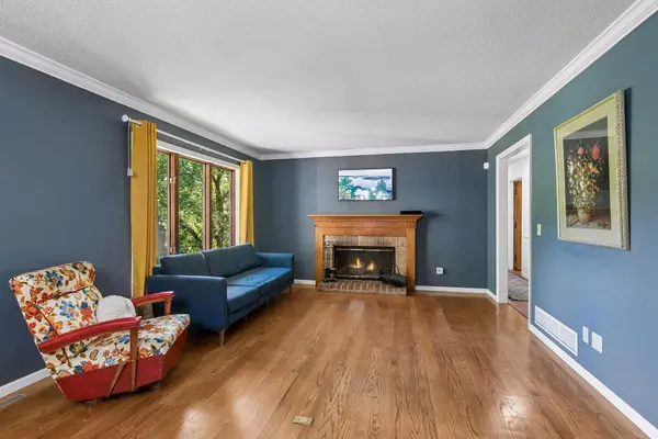 2815 Saddlebrooke CIR E, Minnetonka, MN 55305