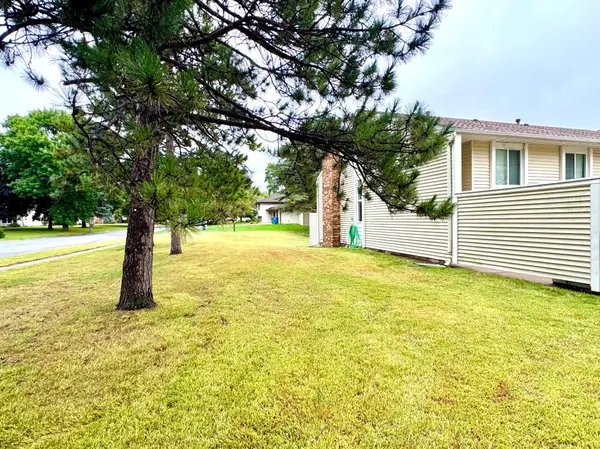 10498 Yorktown LN N, Maple Grove, MN 55369