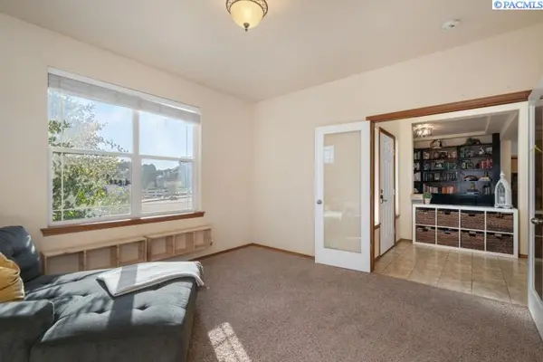 5400 Kenra Loop, West Richland, WA 99353