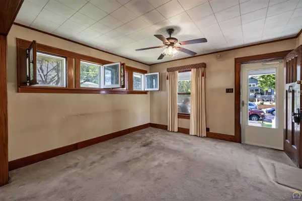 220 SW Kendall AVE, Topeka, KS 66606