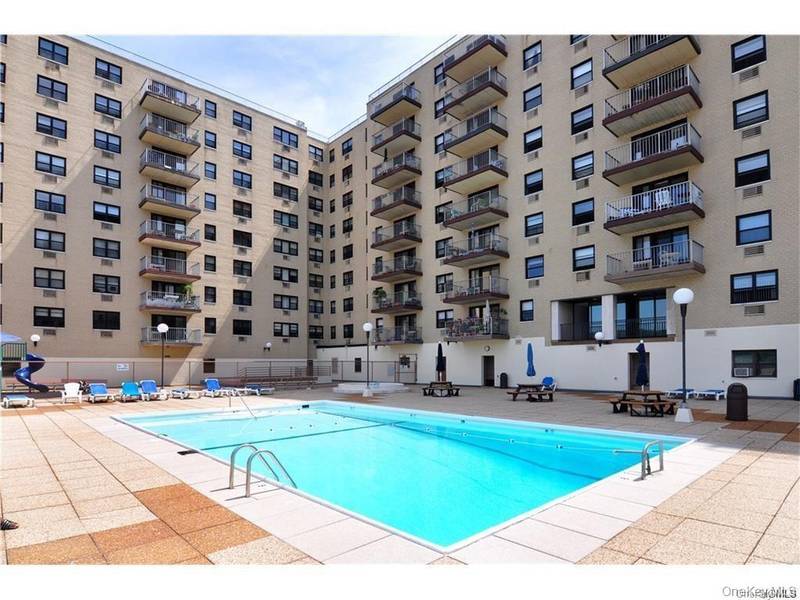 1085 Warburton AVE #820, Yonkers, NY 10701
