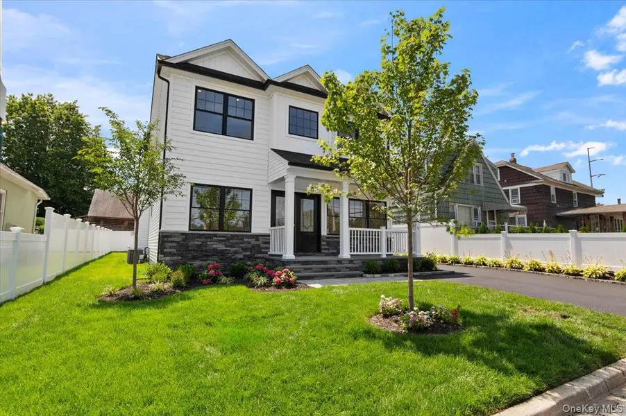 51 Willis AVE, Syosset, NY 11791