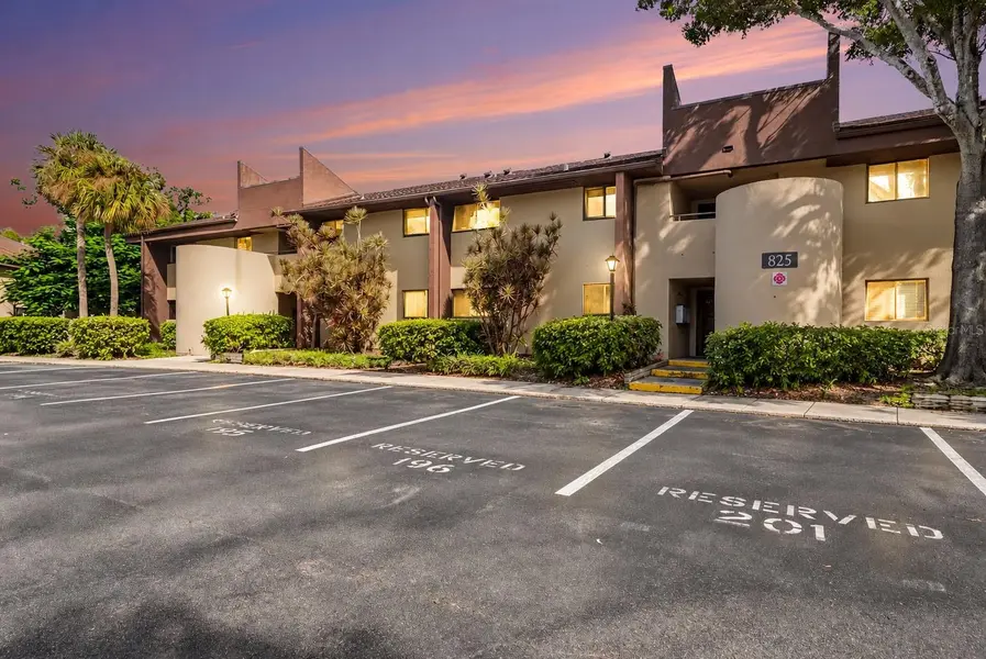 825 S VILLAGE DR N #102, St Petersburg, FL 33716