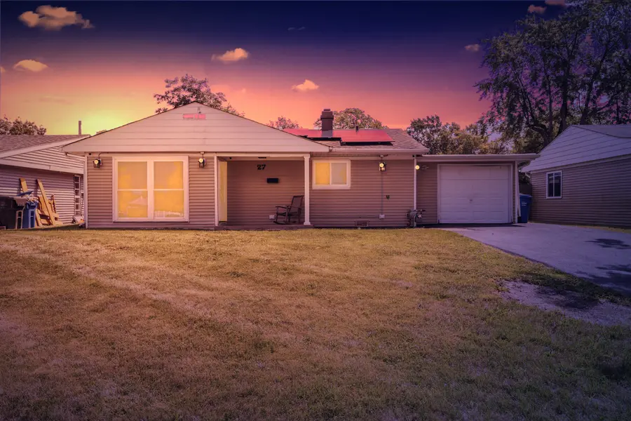 27 Cardinal LN, Carpentersville, IL 60110