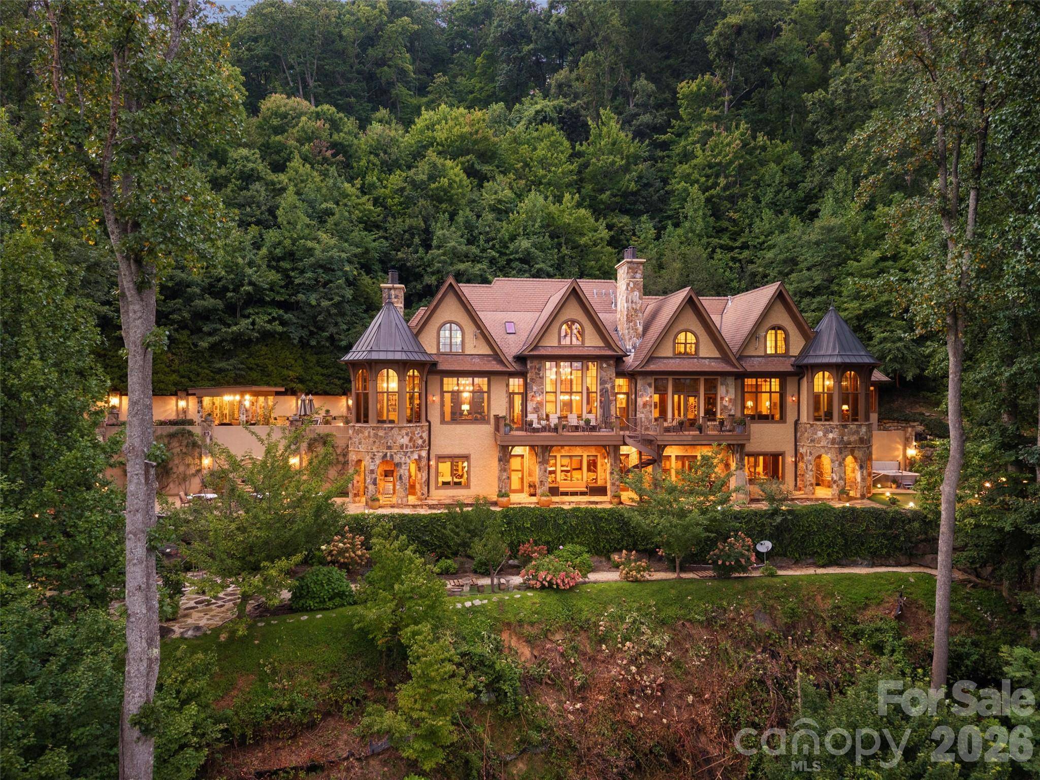 994 Clovertop LN, Arden, NC 28704