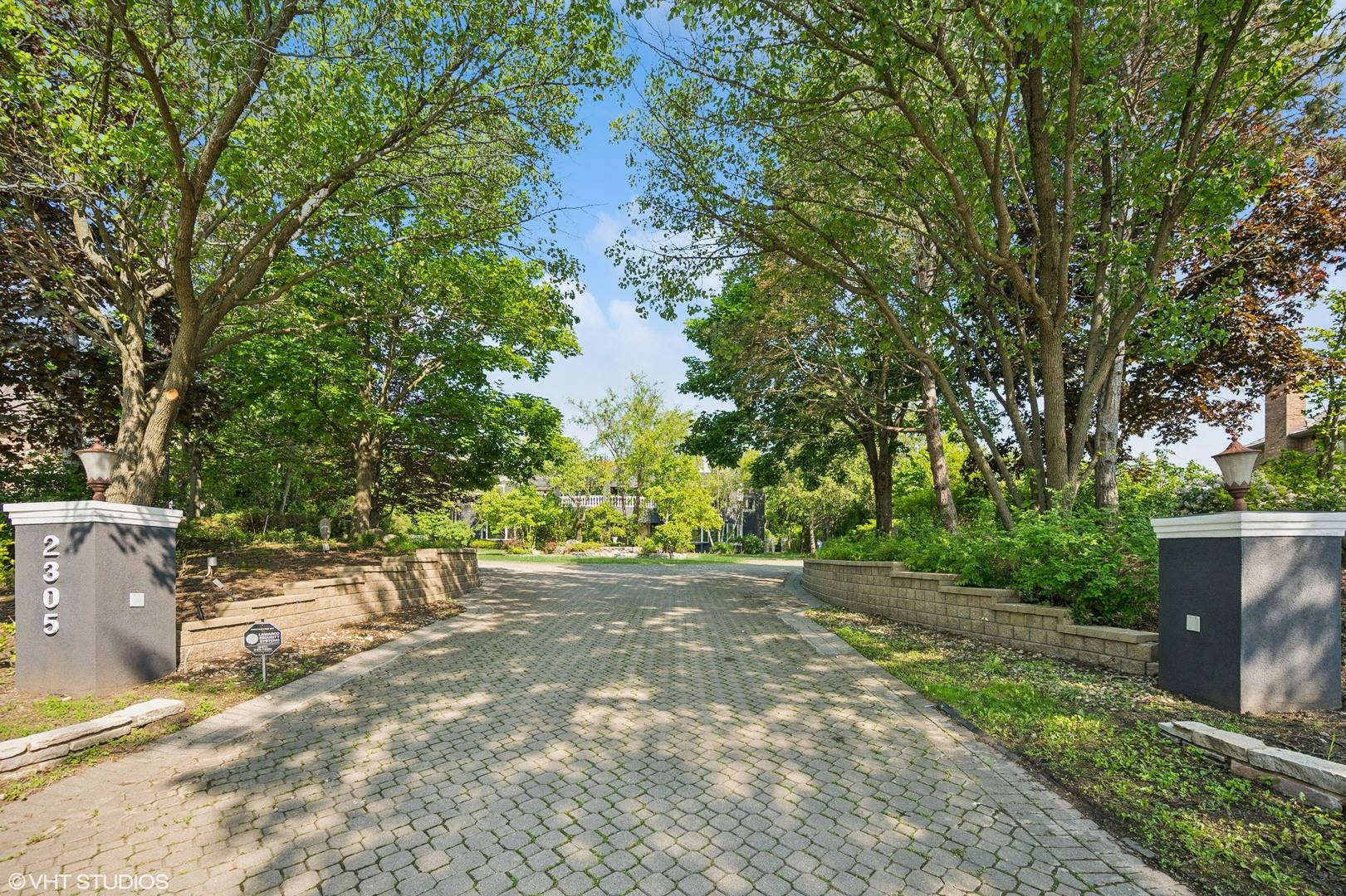 2305 Tennyson LN, Highland Park, IL 60035