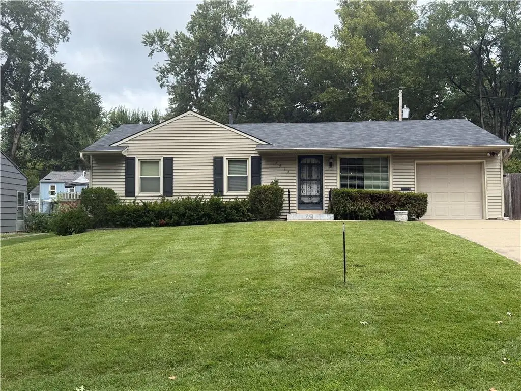 7914 W 86th ST, Overland Park, KS 66212